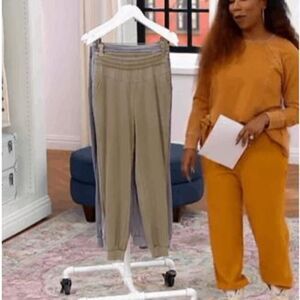 AnyBody Womens PXS Burn Out Wash Ribbed Jogger	Pants Olive‎ Green Pockets NWOT)